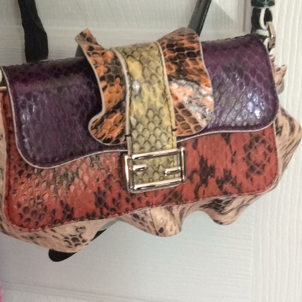 🥳🎉HOST PICK‼️🥂🎊 LTD Fendi🐍Baguette MicroWave Crossbody Bag! - Picture 4 of 15